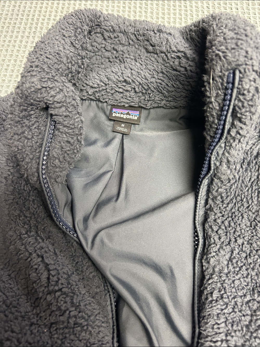 Patagonia Charcoal Gray Sherpa Fleece Vest - Picture 2 of 3